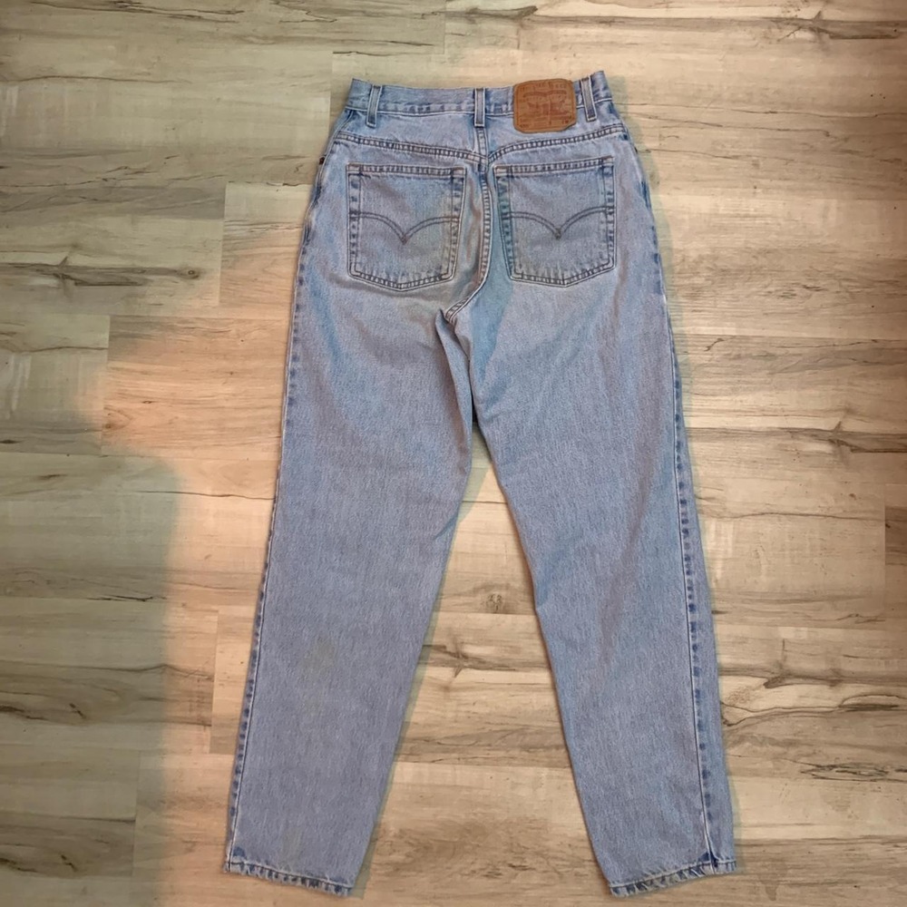 Levis 550 High Waisted Relaxed Fit Tapered Blue Jeans Size 8 26x32 Distressed